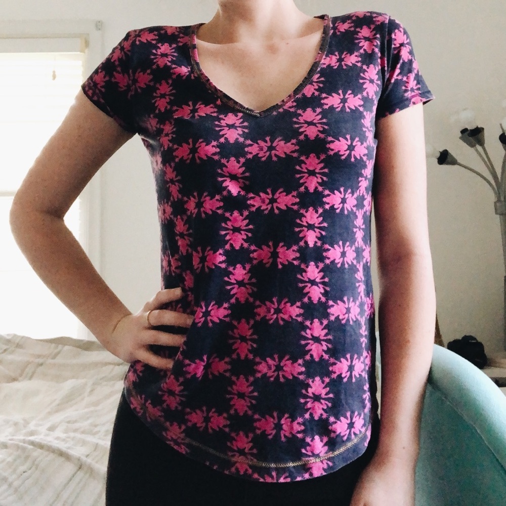 lilly pulitzer frog print vneck